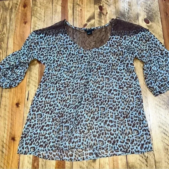 BCBG MAXAZRIA SHEER LEOPARD PRINT BLOUSE,  CINCHED WAIST LACE EMBELLISHMENTS - Picture 4 of 11